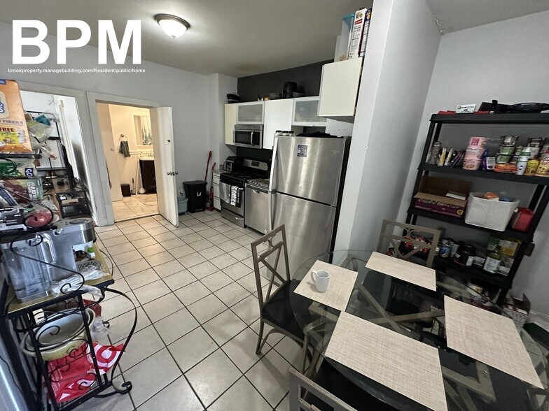 Building Photo - 114 Everett St