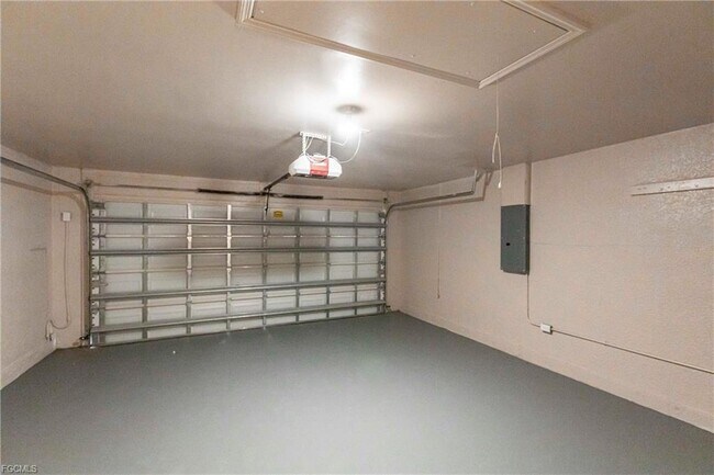 Building Photo - 2007 NW 21st St