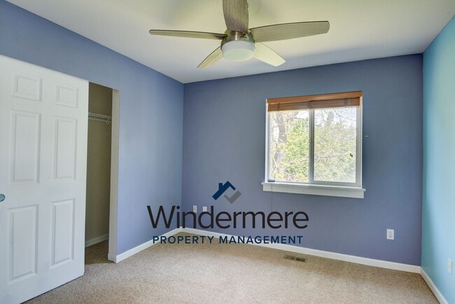 Building Photo - Modern 4 bed 2.5 Bath Home