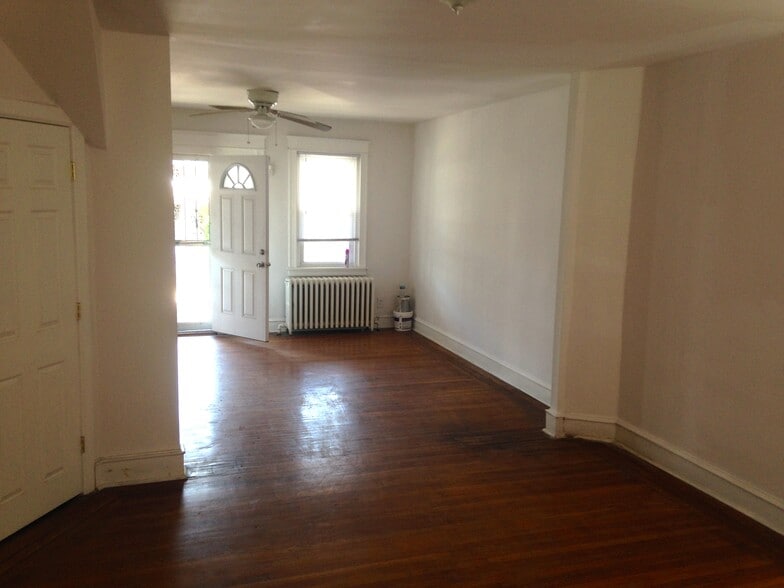 Living/Dining Room - 4032 Maywood street