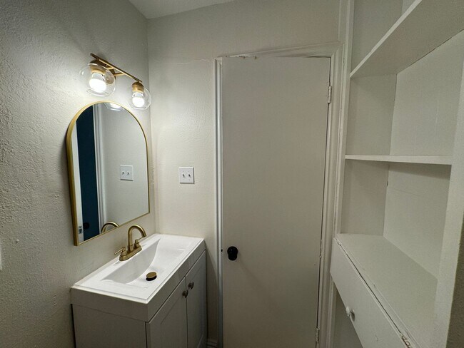 Building Photo - 3-Bedroom House for Rent in Copperas Cove