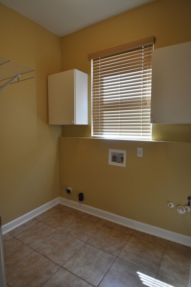 Building Photo - Exclusive Pool Home in Lake Mary on a Cul-de-Sac in Gated Community
