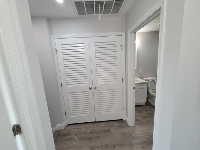 Building Photo - 31 Bouton St