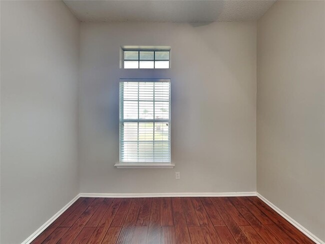 Building Photo - 516 Eastridge Dr