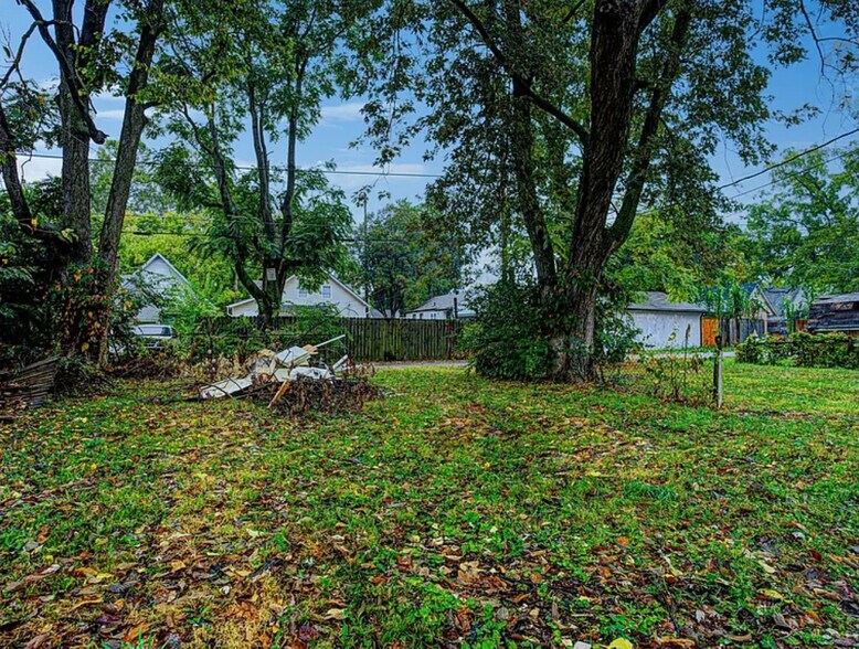 Building Photo - 734 N Arnolda Ave