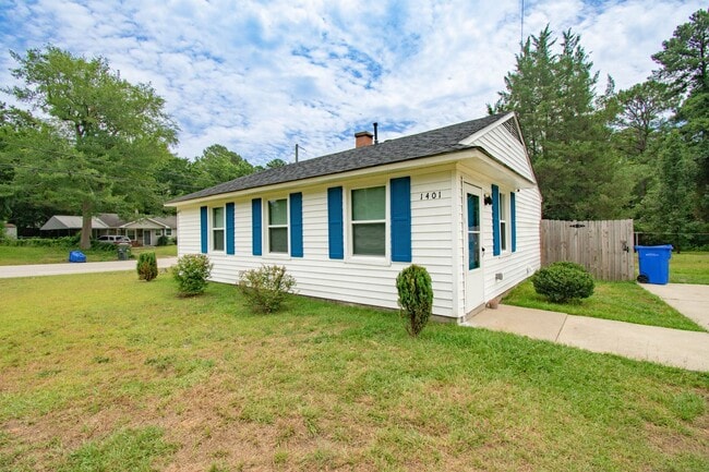 Building Photo - 1401 Thelbert Dr