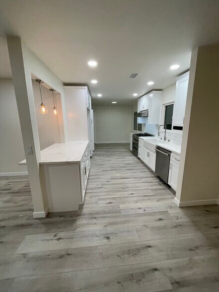 Building Photo - 4730 W 160th St