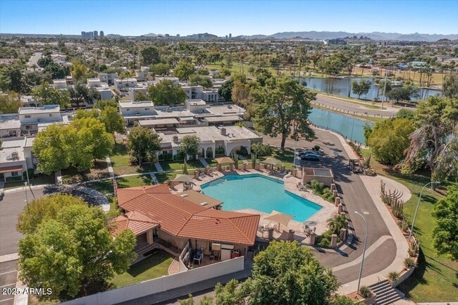 Building Photo - 7803 E Vernon Ave