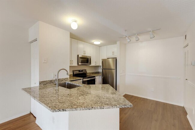 Building Photo - 850 S Tamiami Trl
