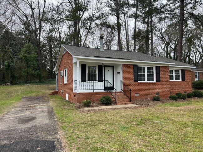Building Photo - 3 Bedroom 1.5 Bathroom House for rent