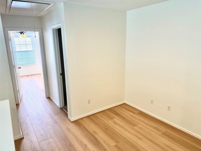 Building Photo - 16546 Cairngrove Ln