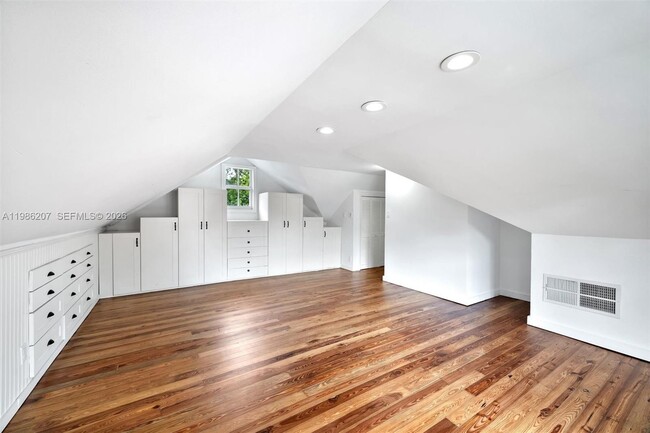 Building Photo - 285 NE 105th St