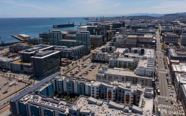 Building Photo - 1000 3rd St