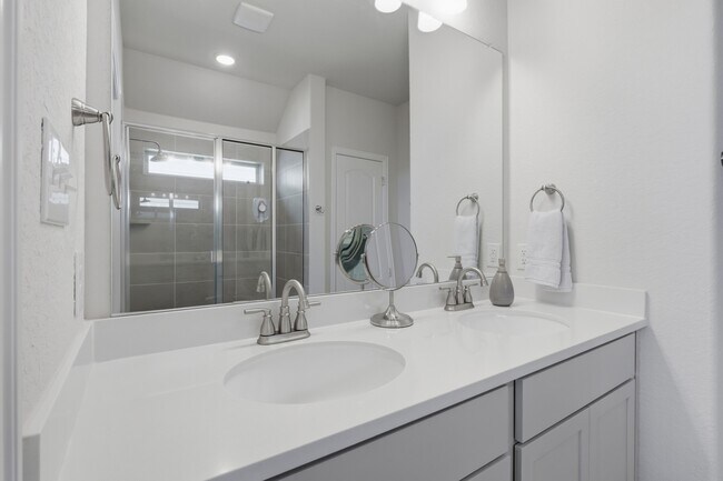 Building Photo - Bright 3-Bed Home with Island Kitchen, Private Patio, and Fenced Yard in New Braunfels