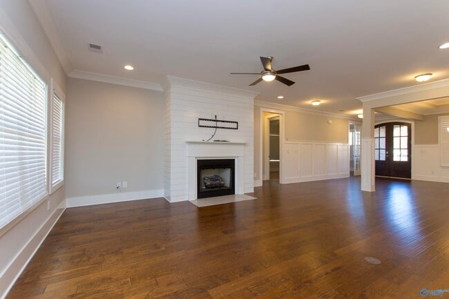 Building Photo - 2121 S Meadows Dr