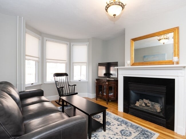 Building Photo - 45 Old Harbor St