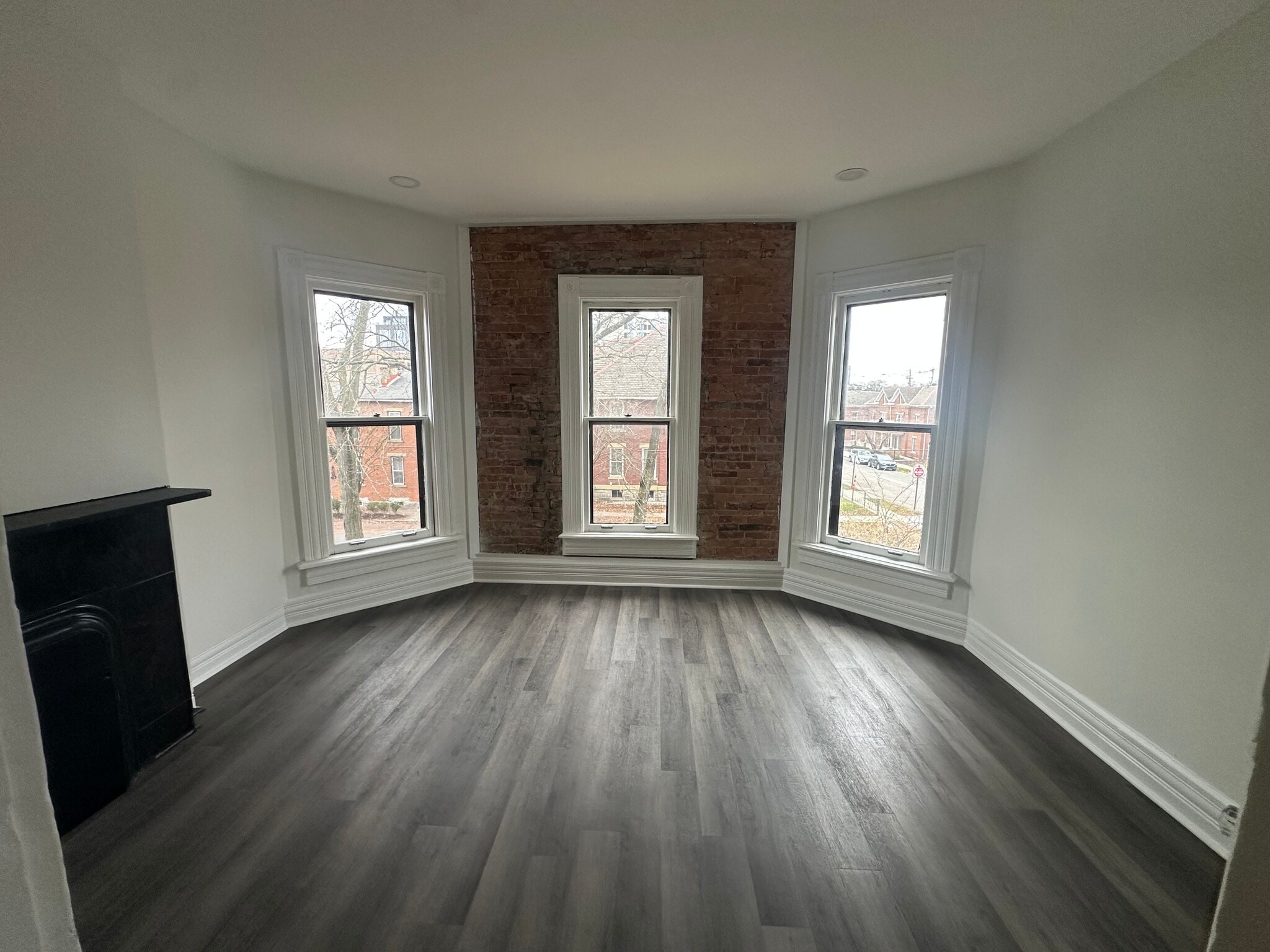 Building Photo - 81 Warren St