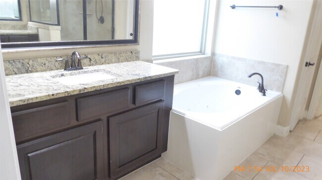 Building Photo - 21710 Avalon Queen Dr