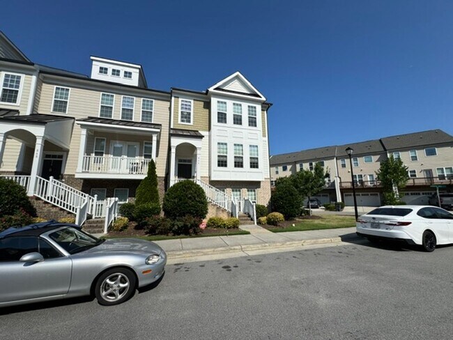 Building Photo - Preleasing in Apex!