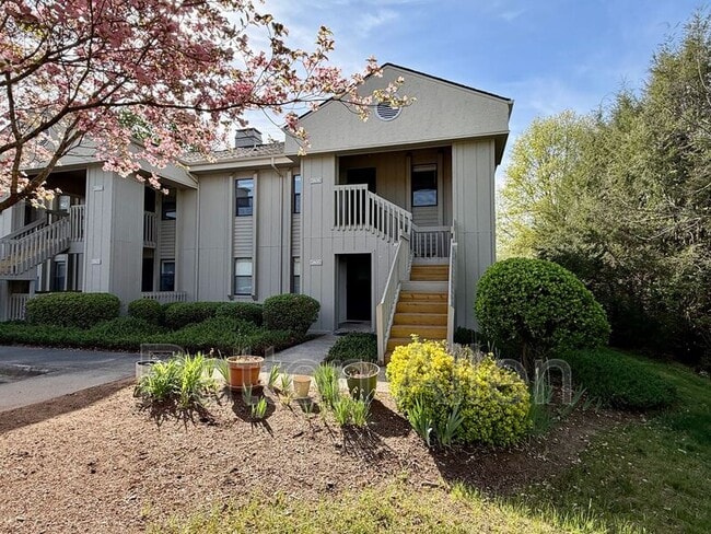 Building Photo - 2406 Abbey Cir