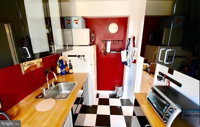 Building Photo - 10 Ashby St