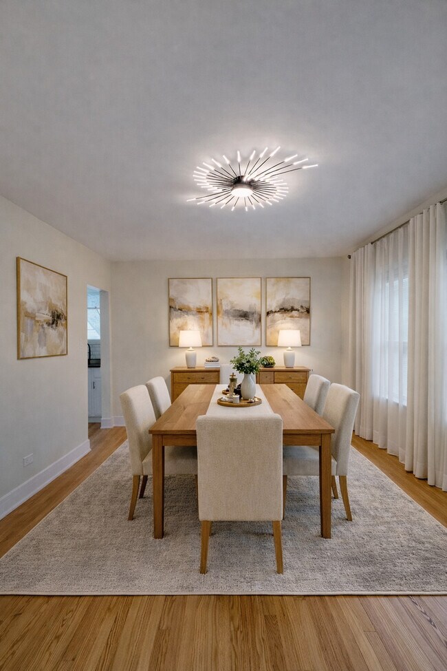 Building Photo - 610 E 74th St