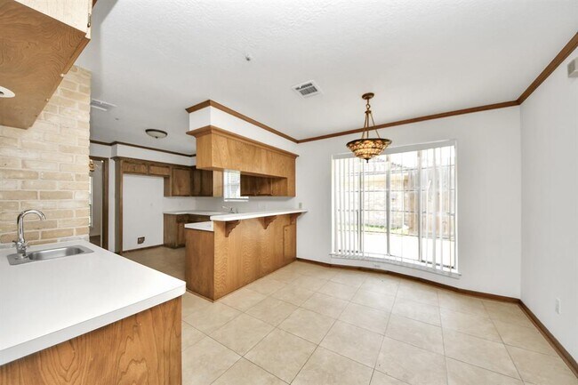 Building Photo - 8006 Oakington Dr