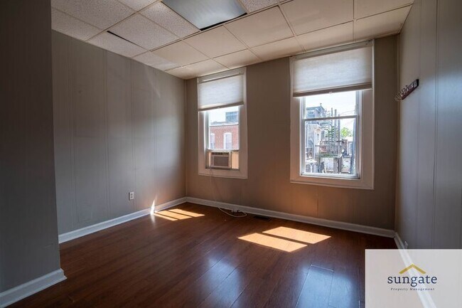 Building Photo - 1210 Sargeant St