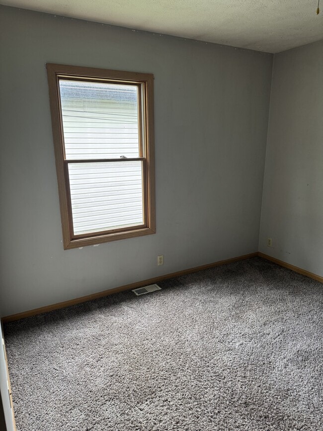 Building Photo - 705 E Timber St