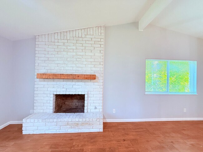 Building Photo - Beaver Trail (914)