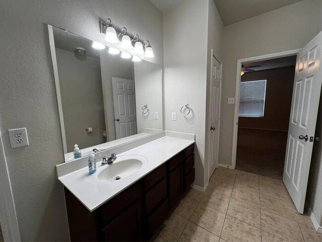 Building Photo - 1617 Totem Pole Way
