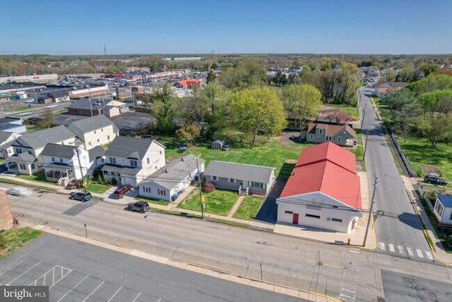 Building Photo - 206 N Main St