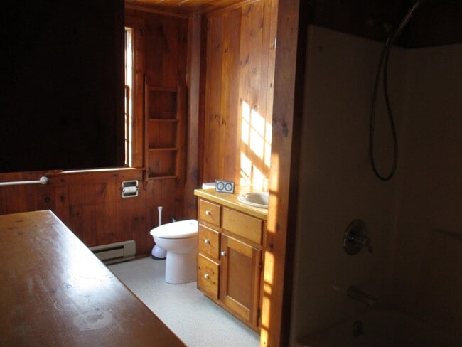 Building Photo - 48 Perkins Ln