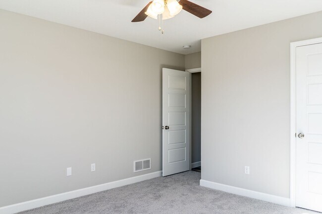Building Photo - Lovely home for rent in established neigborhood