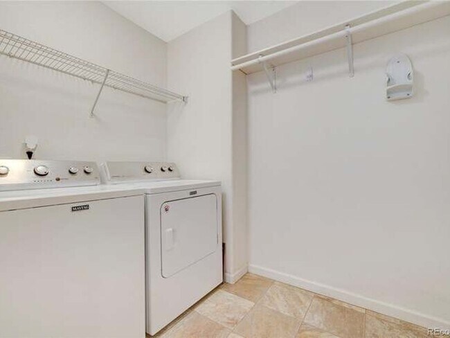 Building Photo - 3 Bedroom Townhome in Monument