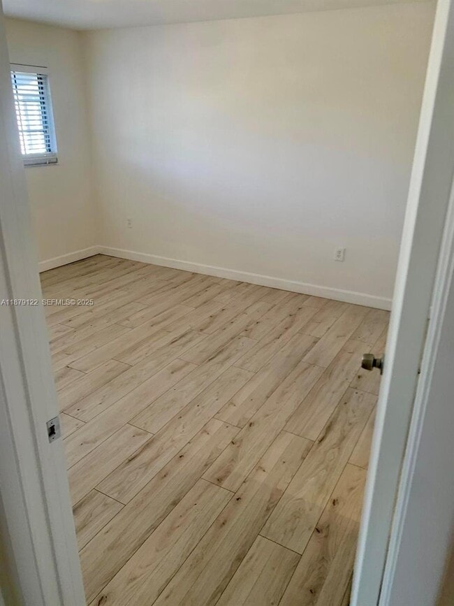 Building Photo - 468 NE 206th Ln