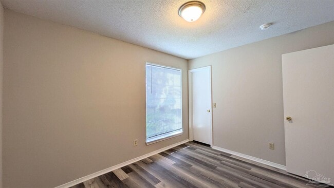 Building Photo - 424 Pine Crescent Way
