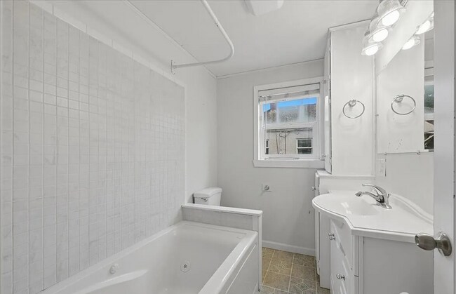 Building Photo - 4624 N Pearl St