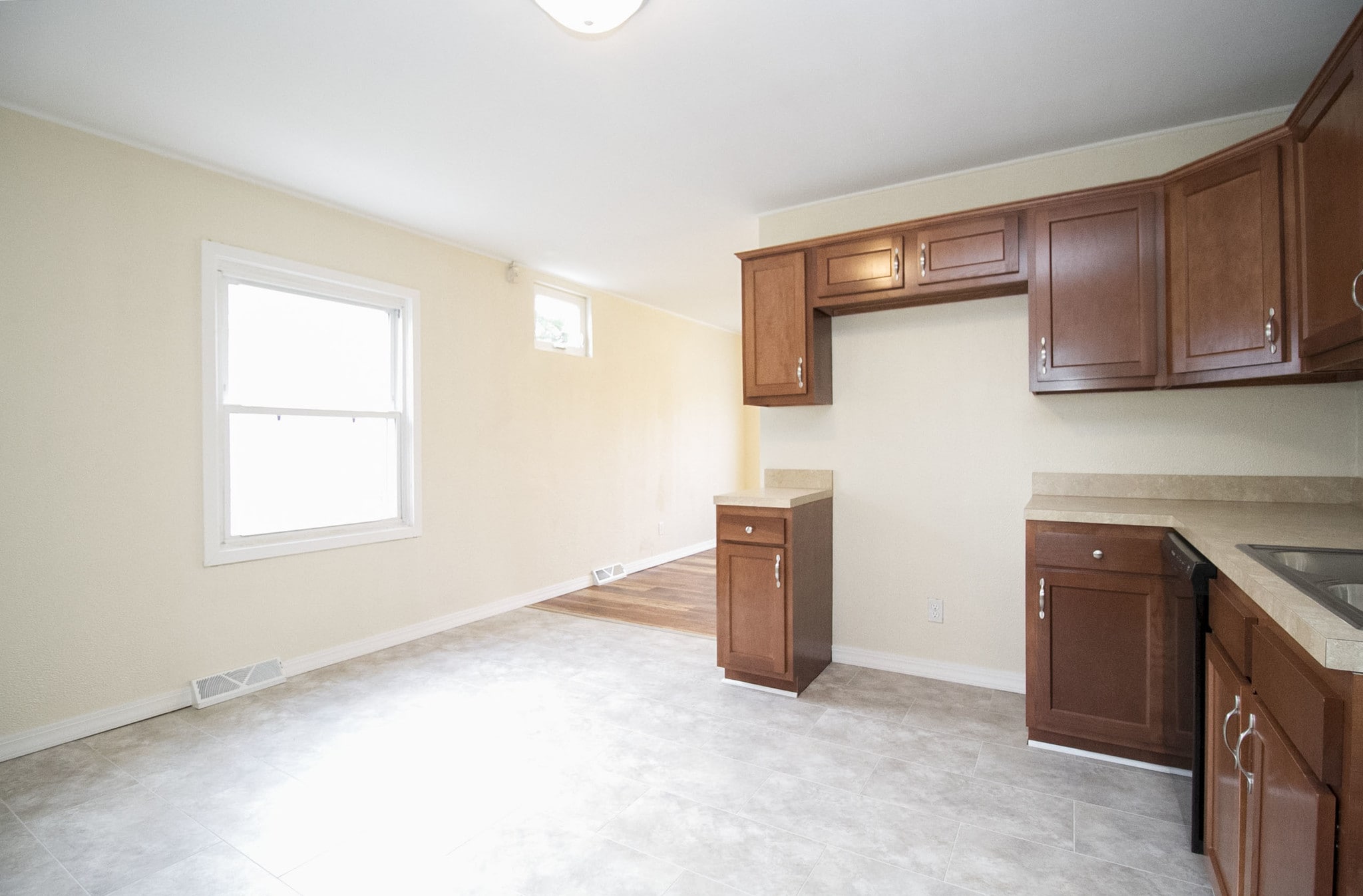 Building Photo - 622 Whitlock Ave