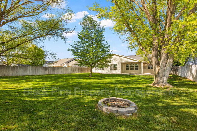 Building Photo - 4017 E Winterberry Dr