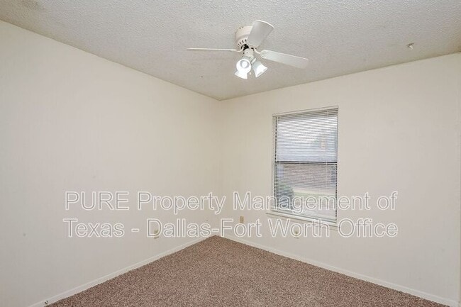 Building Photo - 7525 Windhaven Rd