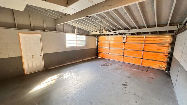 Building Photo - Timeless Charm Meets Modern Comfort in the Heart of Winter Park! WASHER & DRYER INCLUDED!