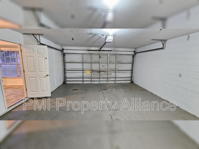 Building Photo - 16044 Worthington Blvd