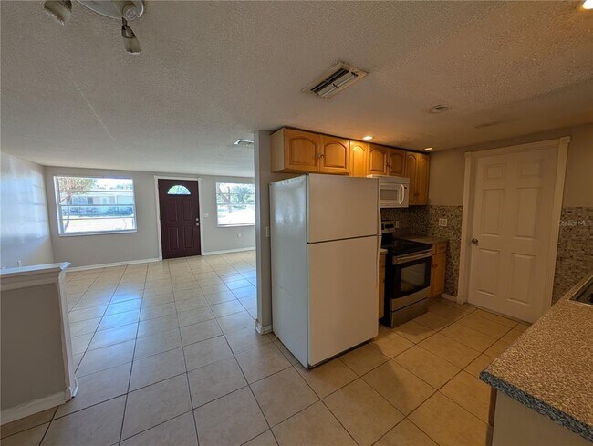 Building Photo - 5015 Overton Dr