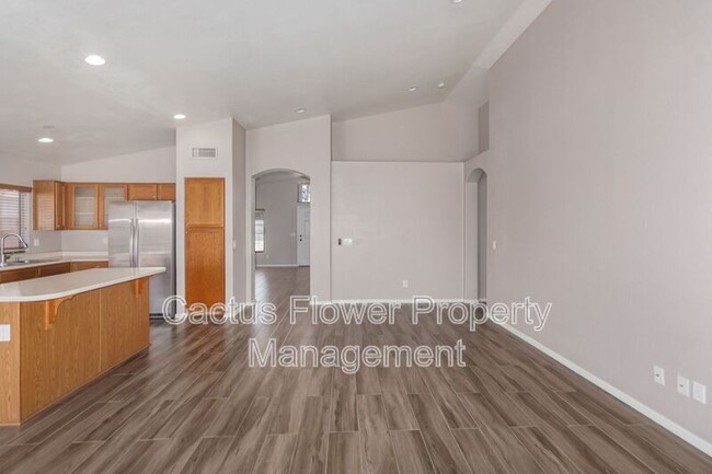 Building Photo - 308 W Liberty Ln