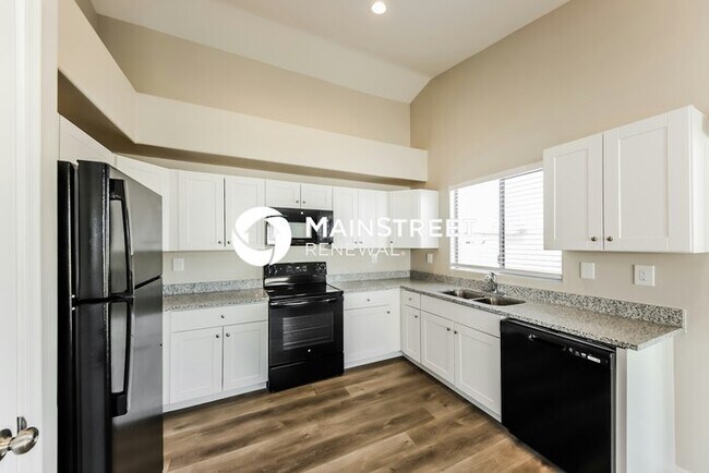 Building Photo - 3 Bedroom Pet-Friendly Home in Phoenix, AZ with Main Street Renewal