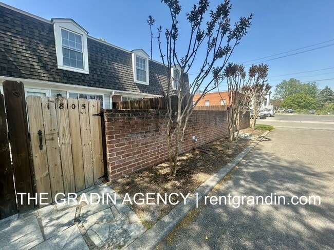 Primary Photo - 1805 Grandin Rd SW