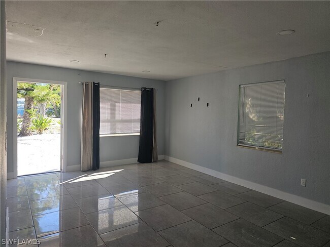 Building Photo - 2828 Central Ave