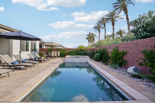 Building Photo - 51725 Pinnacle Vis Dr