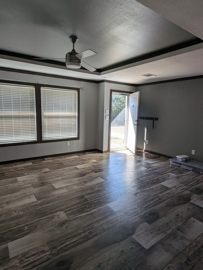 Open large living room with storm door at entry - 179 Davis Rd